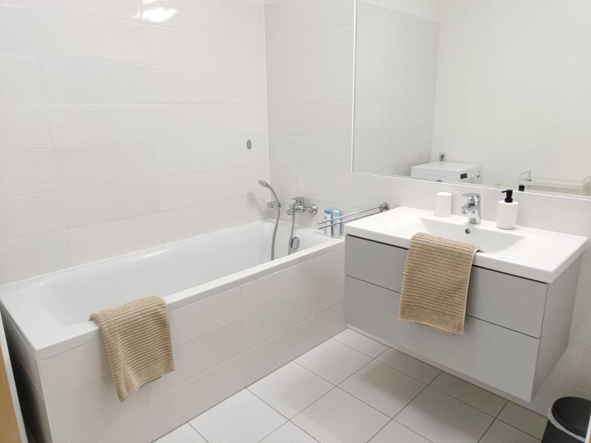 Sag Panorama Apartment 3 Rooms 19Th Floor Great View Free Parking Bratislava Exterior photo